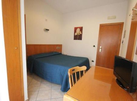 Hotel Zara Napoli Luaran gambar